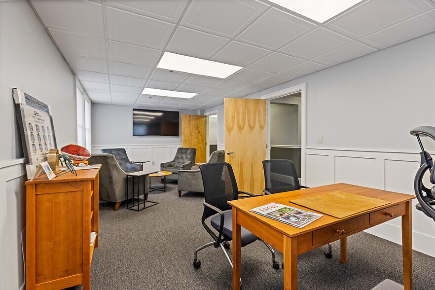 More Photos Of 323 State St, Augusta Office Residential For Sale