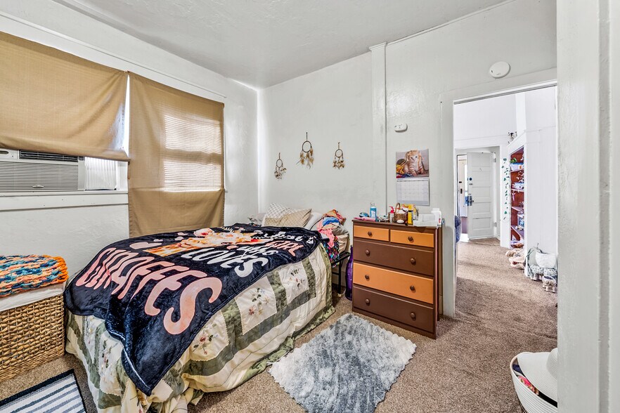 More Photos Of 807 NW 5th St, Grants Pass Apartments For Sale