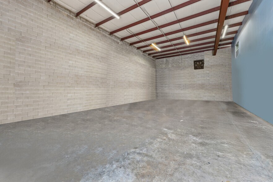 More Photos Of 7949 Atlantic Blvd, Jacksonville Unknown For Lease