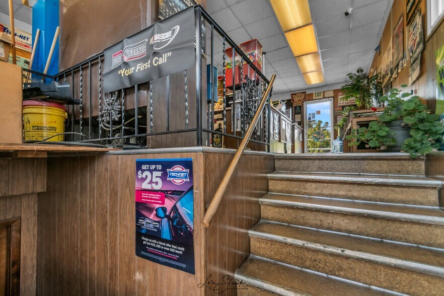 More Photos Of 300 Railroad Ave, Wheeler Auto Repair For Sale