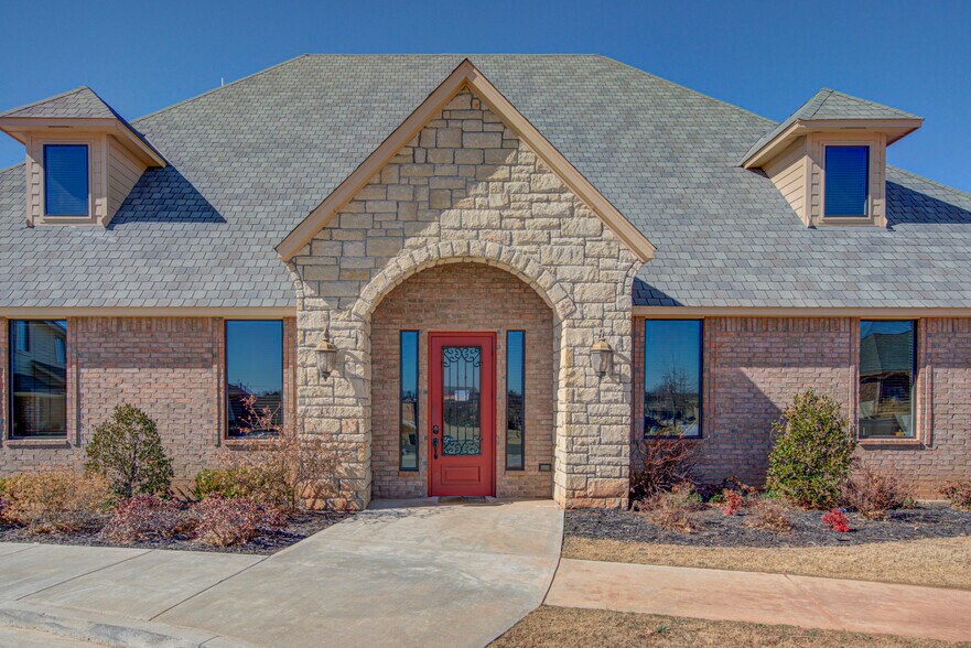 More Photos Of 1800 NE 135th St, Oklahoma City Office For Sale