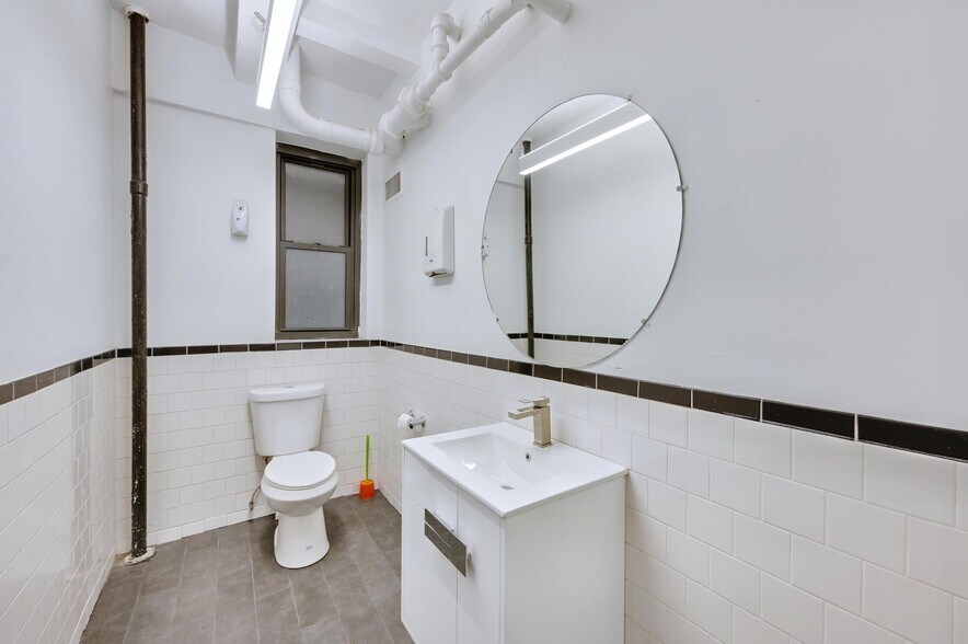 More Photos Of 230 W 39th St, New York Office For Lease