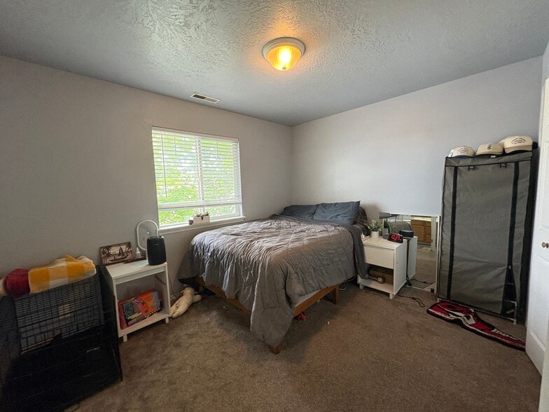 More Photos Of 119 E King St, Meridian Apartments For Sale