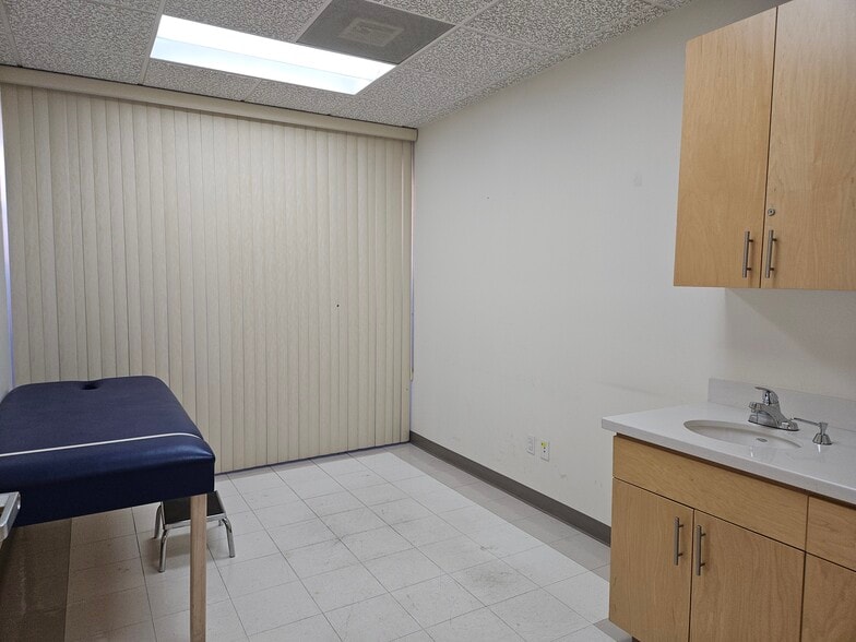 More Photos Of 2120 W 8th St, Los Angeles Office For Sale