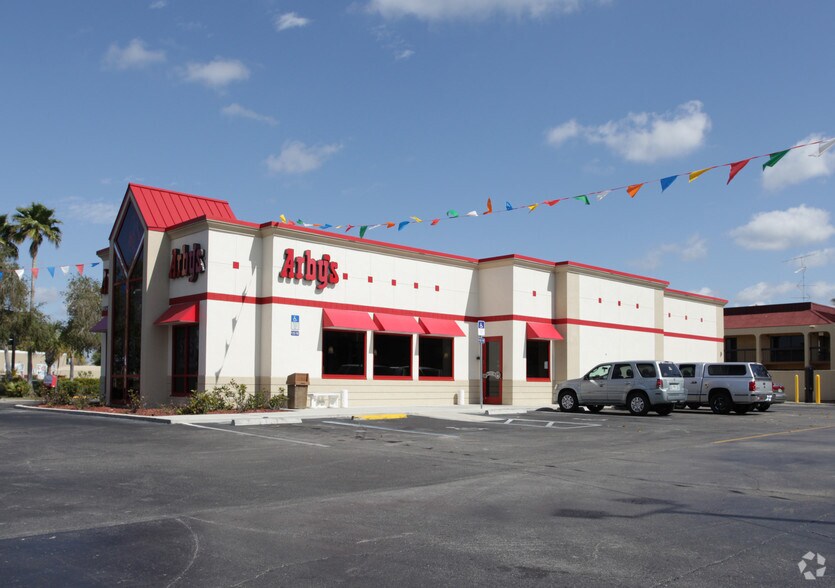More Photos Of 13050 N Cleveland Ave, North Fort Myers Fast Food For Lease