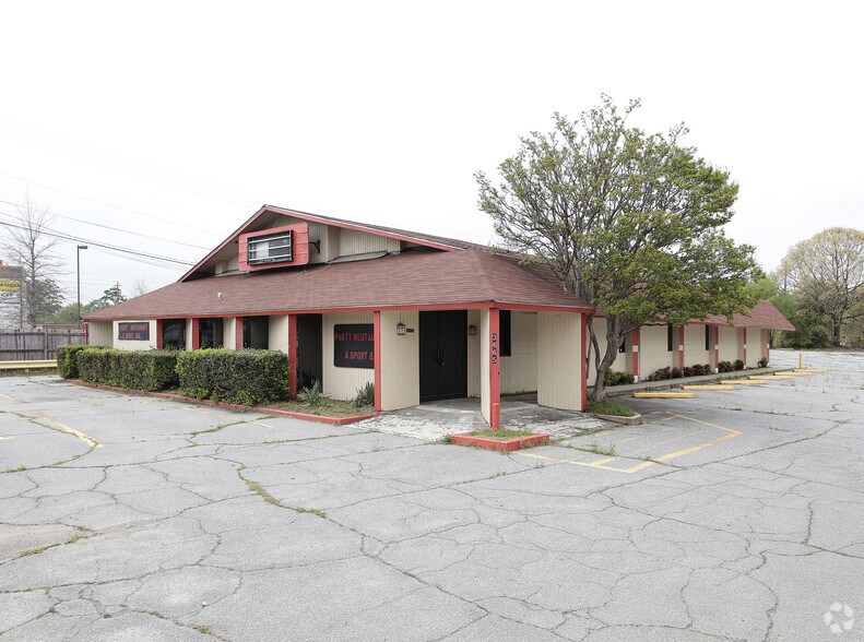 Primary Photo Of 3653 Victory Dr, Columbus Restaurant For Sale