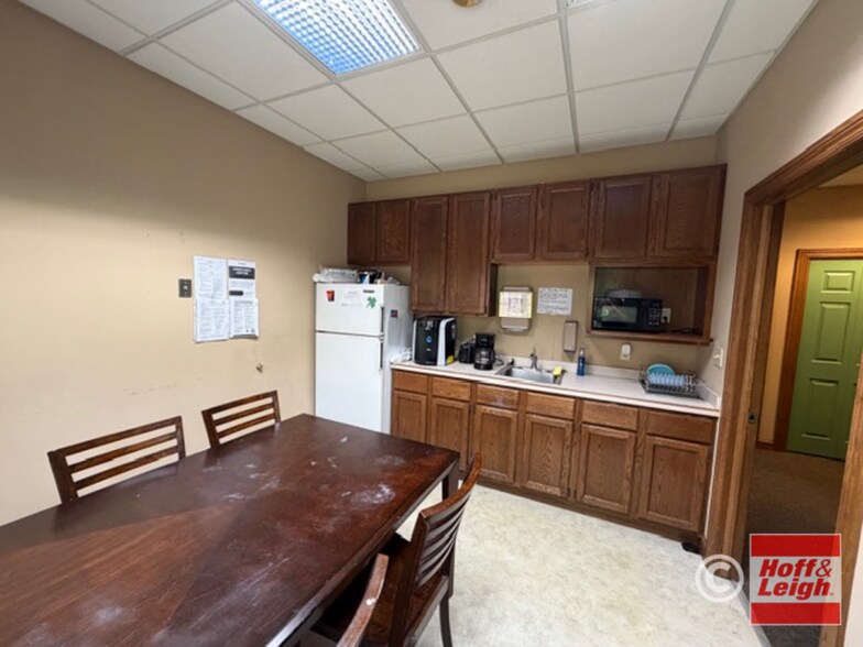 More Photos Of 1037 N Main St, Akron Office For Lease