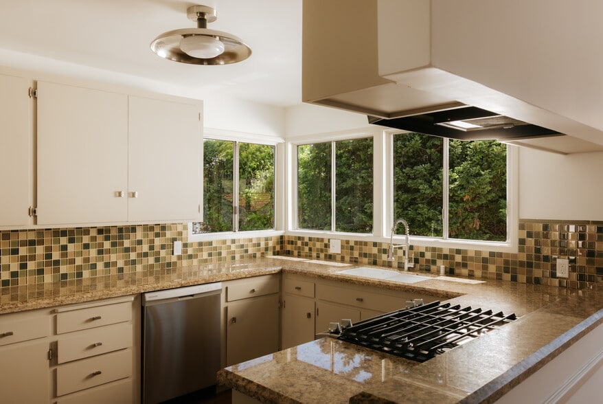 More Photos Of 2218 Pico Blvd, Santa Monica General Retail For Sale