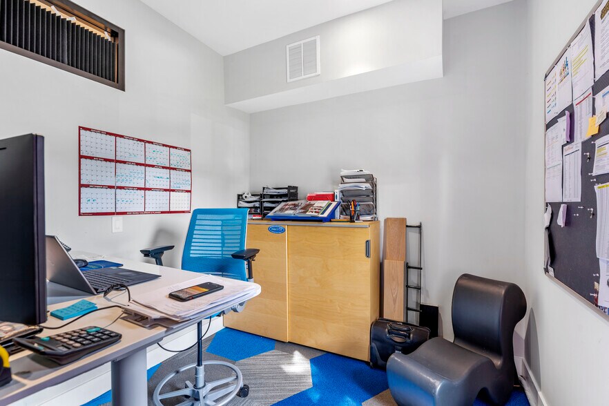 More Photos Of 816 Johnnie Dodds Blvd, Mount Pleasant Office For Sale
