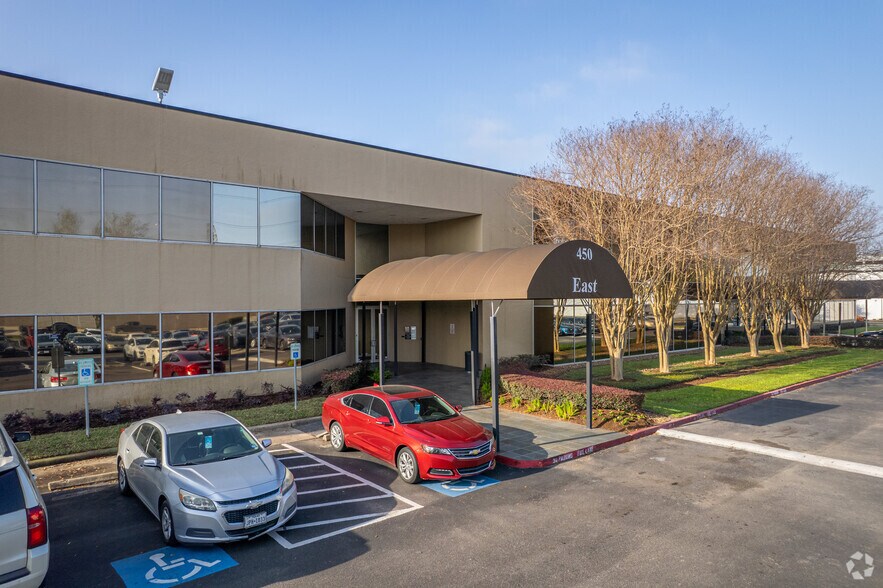 More Photos Of 450 N Sam Houston Pky E, Houston Medical For Lease