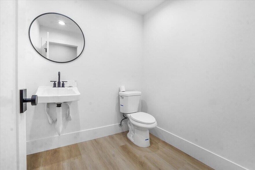 More Photos Of 1240 N Jefferson St, Anaheim Warehouse For Sale