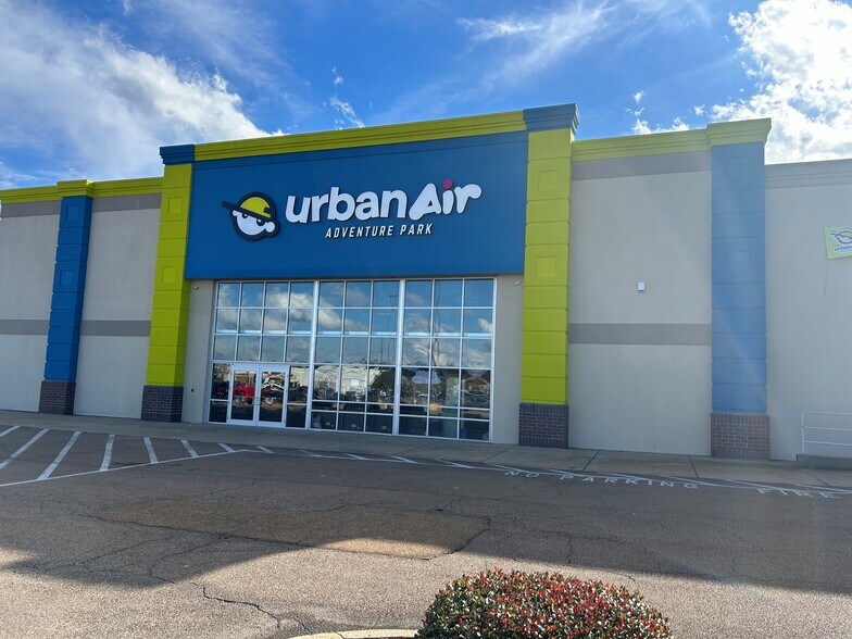 More Photos Of 6380-6392 Ridgewood Court Dr, Jackson General Retail For Sale