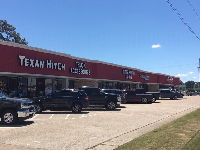 Primary Photo Of 813-823 N I-45, Conroe Unknown For Lease