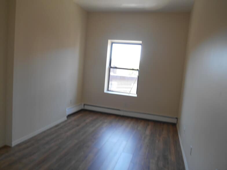 More Photos Of 358 Grove St, Jersey City Storefront Retail Residential For Lease