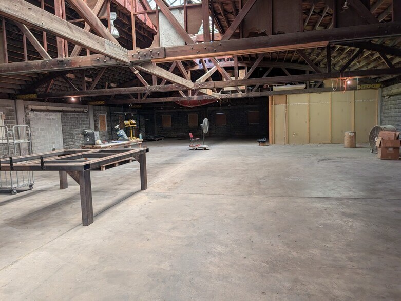 More Photos Of 74 Leonard Wood Rd, Battle Creek Manufacturing For Sale