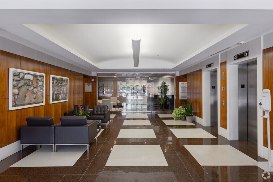 More Photos Of 40900 Woodward Ave, Bloomfield Hills Office For Lease