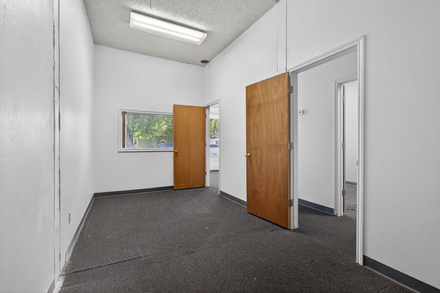 More Photos Of 1109-1115 Kimbark St, Longmont Storefront For Lease