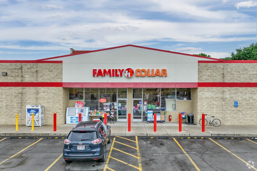 More Photos Of 45 8th St, Midland General Retail For Sale