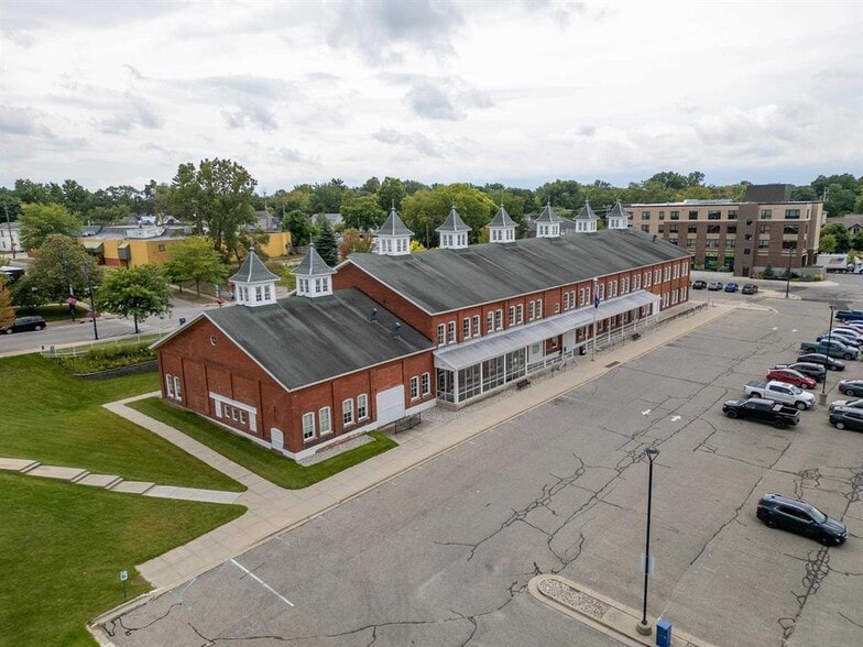 More Photos Of 322 Broadway St, Mount Pleasant Flex For Sale