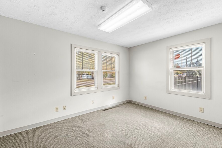 More Photos Of 2601 E 56th St, Indianapolis Light Distribution For Sale