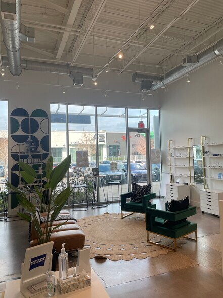 More Photos Of 600 N Shepherd Dr, Houston Storefront For Lease