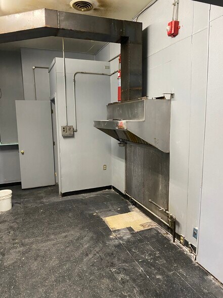 More Photos Of 301 S Washington Sq, Lansing Storefront For Lease