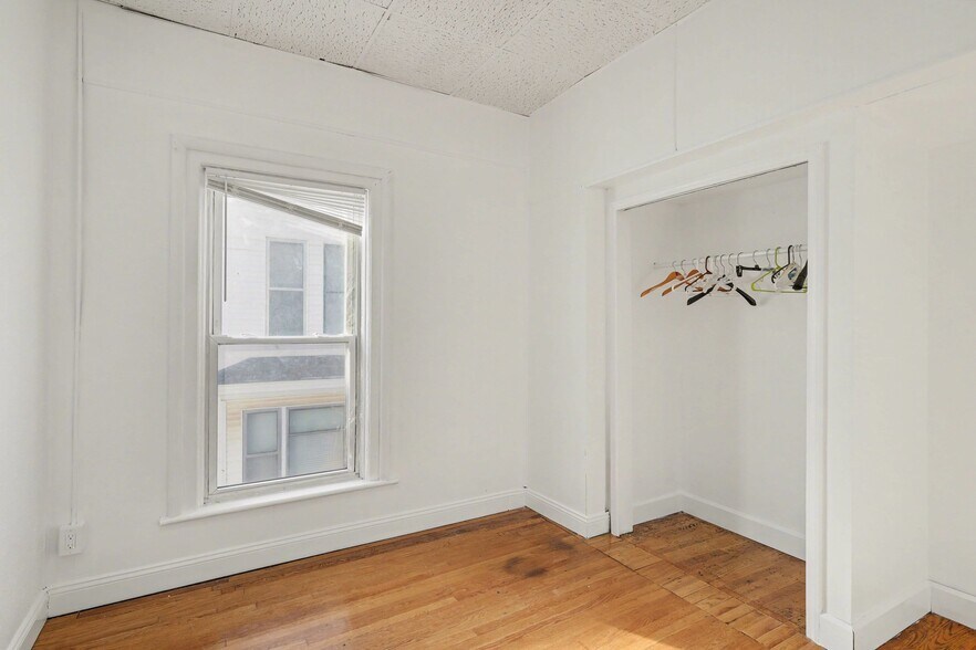 More Photos Of 1031 N Washington Ave, Lansing Office For Sale