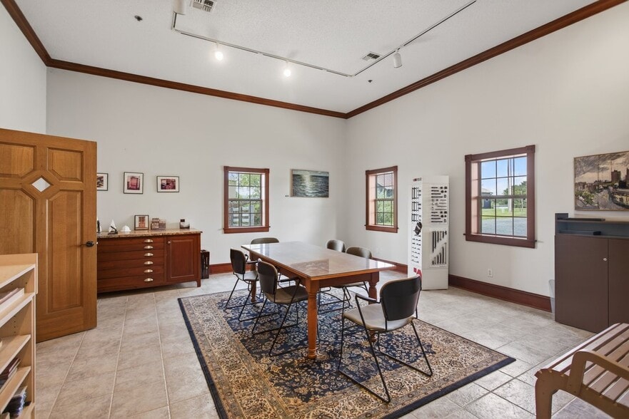 More Photos Of 641 Acorn Dr, Harrisonburg Manufacturing For Sale