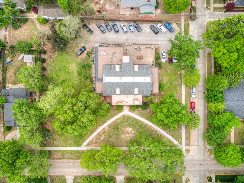 More Photos Of 702 S Lahoma Ave, Norman Dormitory For Sale