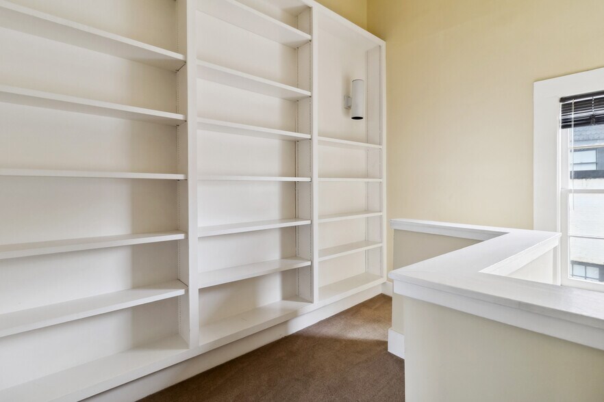 More Photos Of 239 N Broadway, Lexington Office Residential For Sale