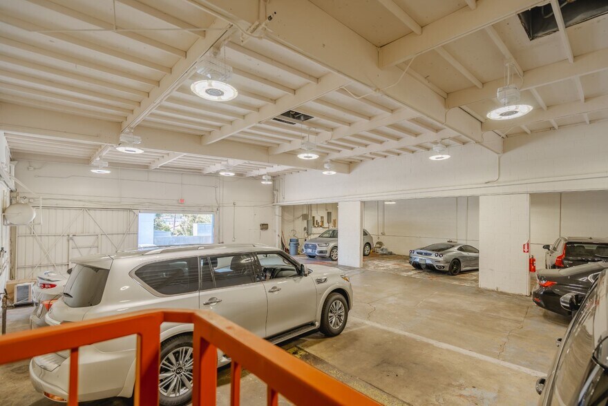 More Photos Of 2301 N Sepulveda Blvd, Manhattan Beach Auto Repair For Lease