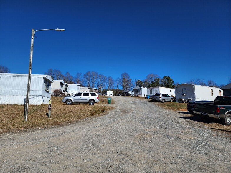 More Photos Of 5 Becky Ln, Fairview Multifamily For Sale