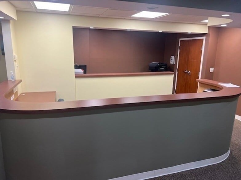 More Photos Of 92 Faunce Corner Rd, Dartmouth Office For Sale