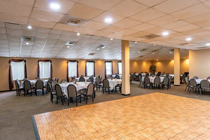 More Photos Of 1617 Banksville Rd, Pittsburgh Restaurant For Lease