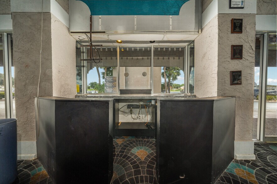 More Photos Of 3750 US Highway 27 N, Sebring General Retail For Lease