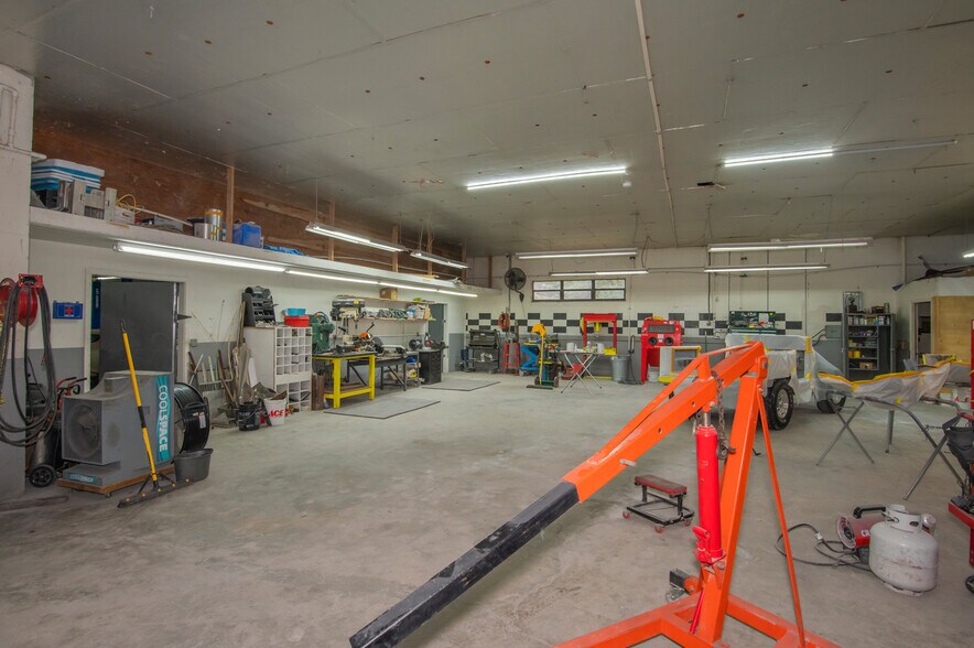 More Photos Of 982 E Hartshorn Ln, Holder Auto Repair For Sale