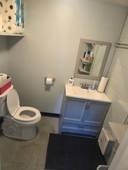 More Photos Of 77 Stewart Ave, Washington Manufacturing For Lease