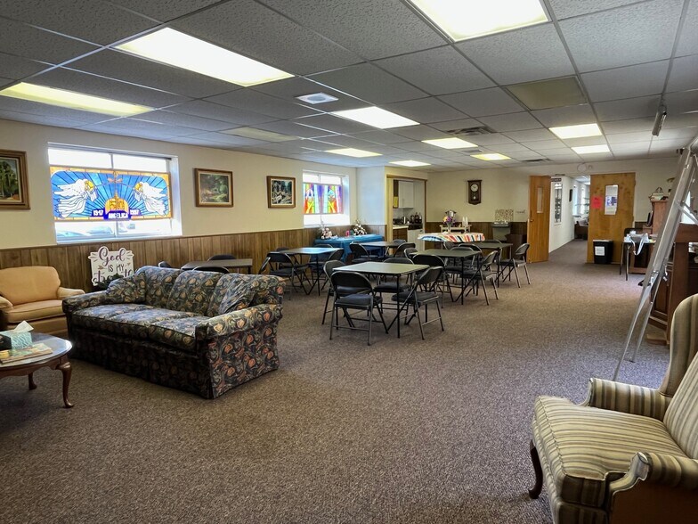 More Photos Of 8400 Park Ave, Allen Park Religious Facility For Lease
