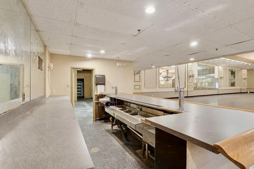 More Photos Of 505 Jermor Ln, Westminster Restaurant For Lease