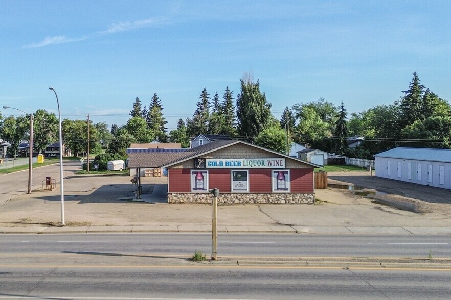 More Photos Of 5922 50 Ave, Stettler Storefront Retail Office For Sale
