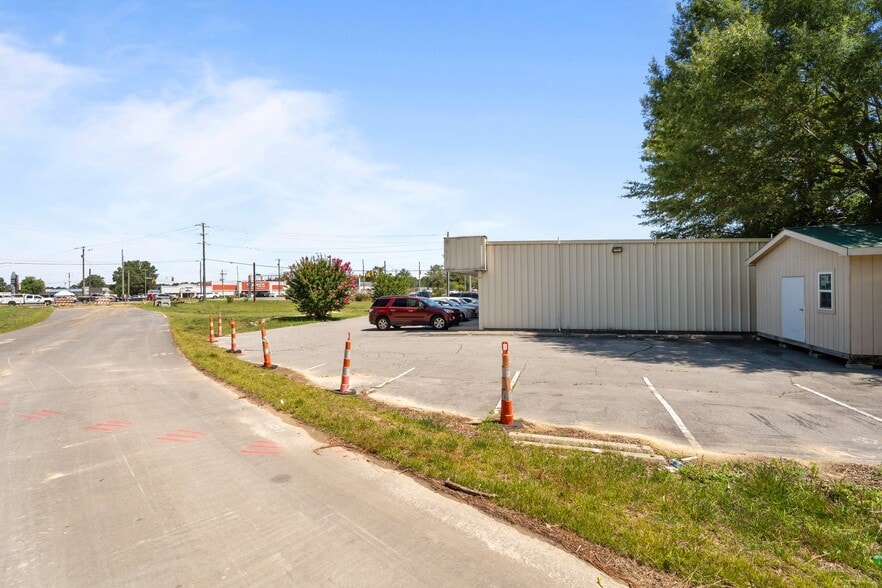 More Photos Of 2902 Central Heights Rd, Goldsboro Medical For Sale