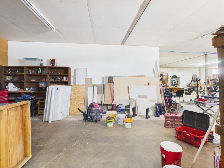 More Photos Of 315-317 N Dumas Ave, Dumas Service For Sale