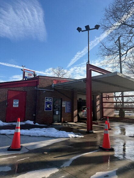 Primary Photo Of 3330 Central Pky, Cincinnati Carwash For Sale