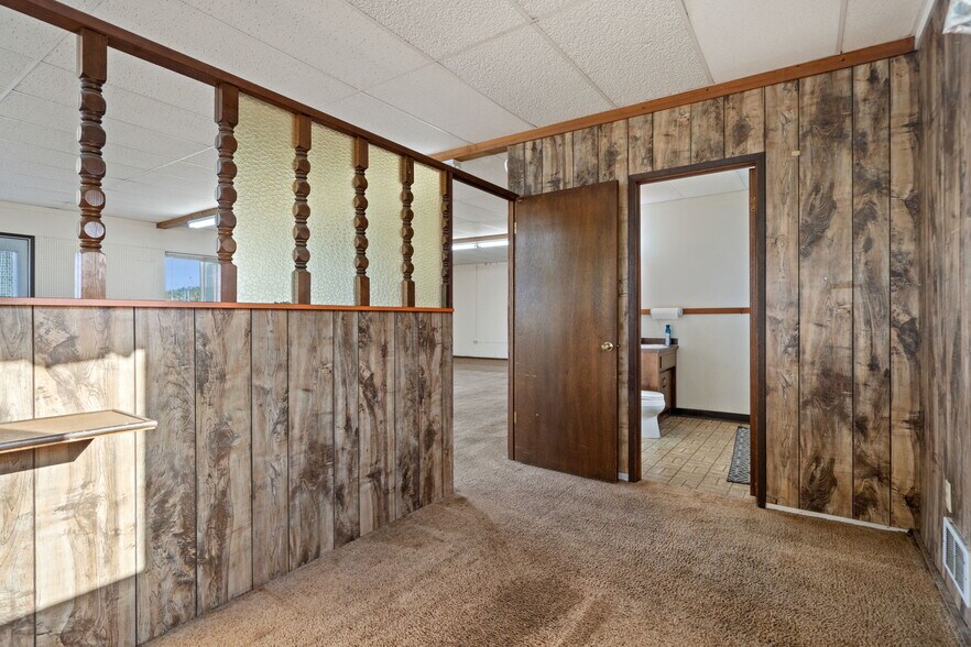 More Photos Of 503 S 3rd Ave, Sequim Flex For Lease