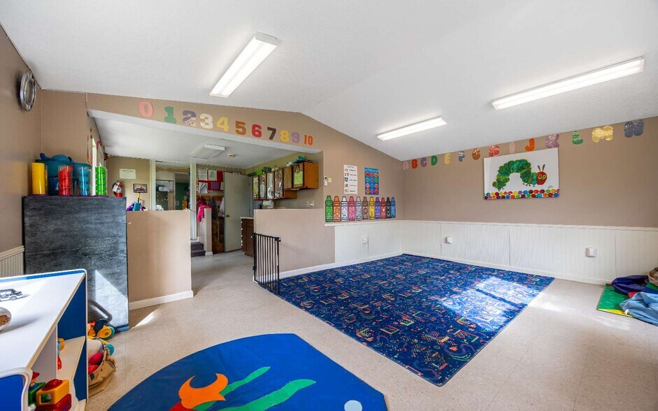 More Photos Of 311 NE Crawford St, Mayo Office For Sale