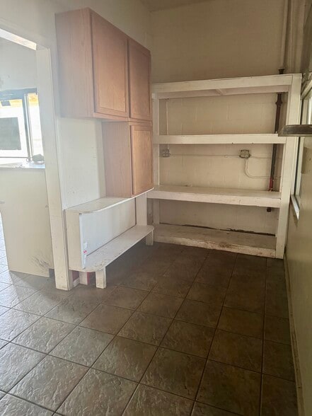 More Photos Of 200 Cecilia St, Alice Convenience Store For Sale