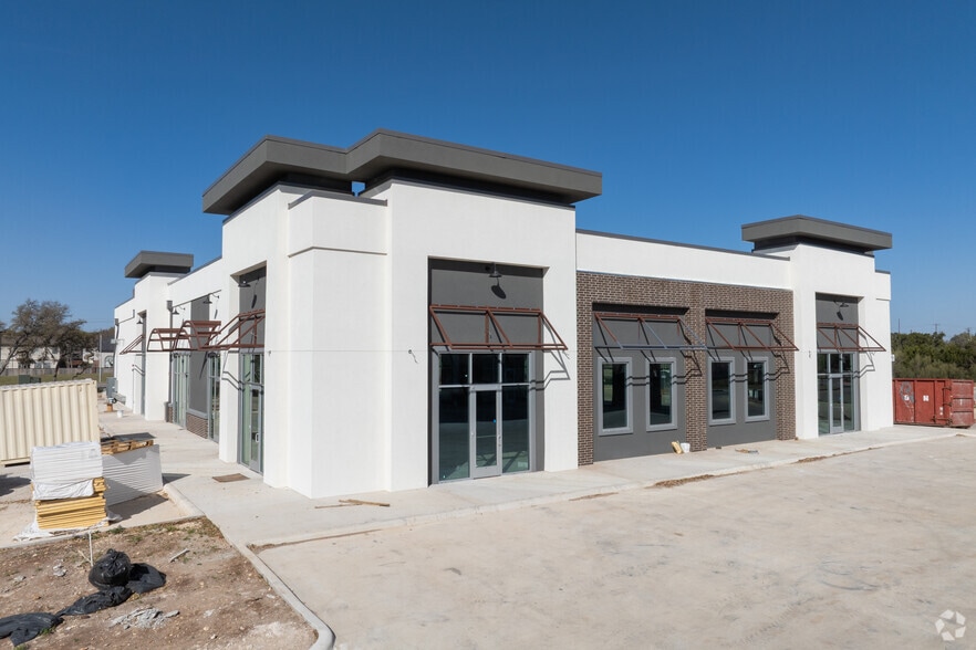 More Photos Of 610 Brashear Ln, Cedar Park General Retail For Lease