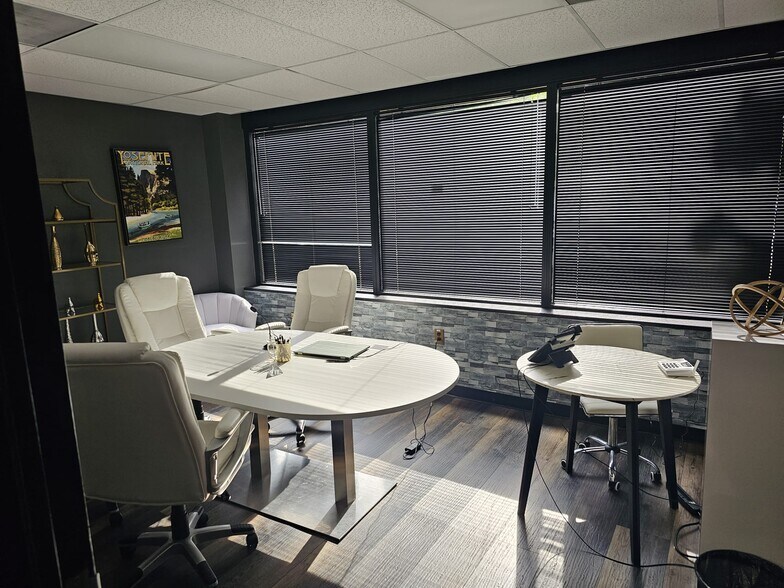 Primary Photo Of 200 Craig Rd, Manalapan Township Office For Lease