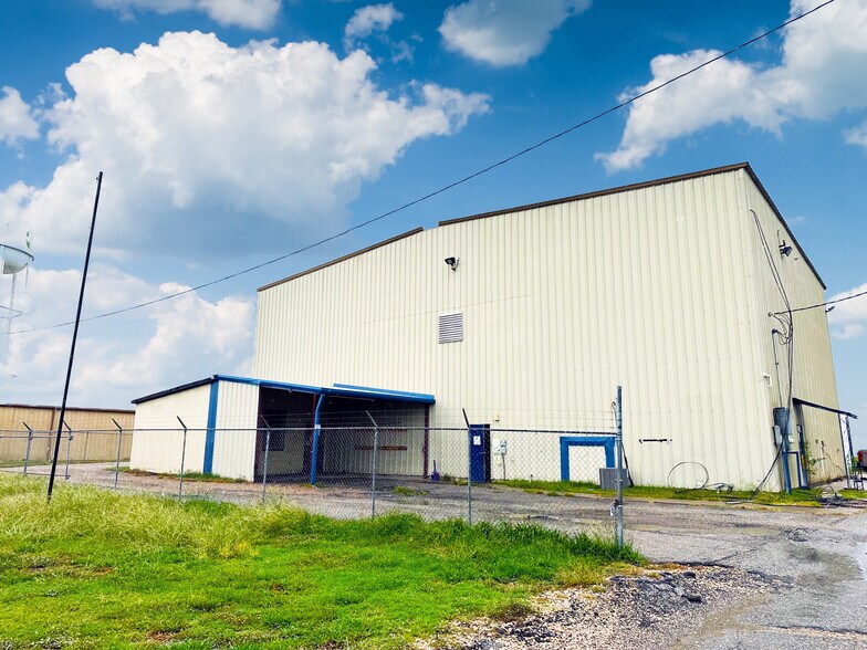 More Photos Of 4618 Ed Rutherford Rd, Greenville Industrial For Lease