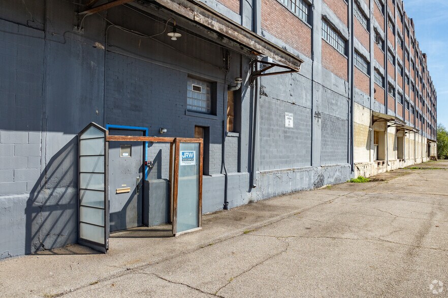 More Photos Of 117 North Ave, Youngstown Warehouse For Sale